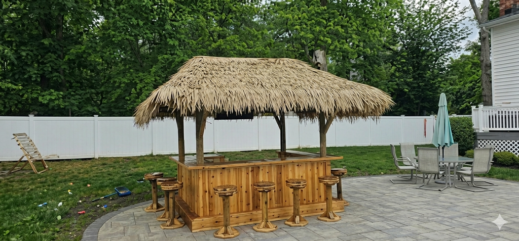 Custom Made Tiki Huts and Bars - The Castaway Tiki Bar