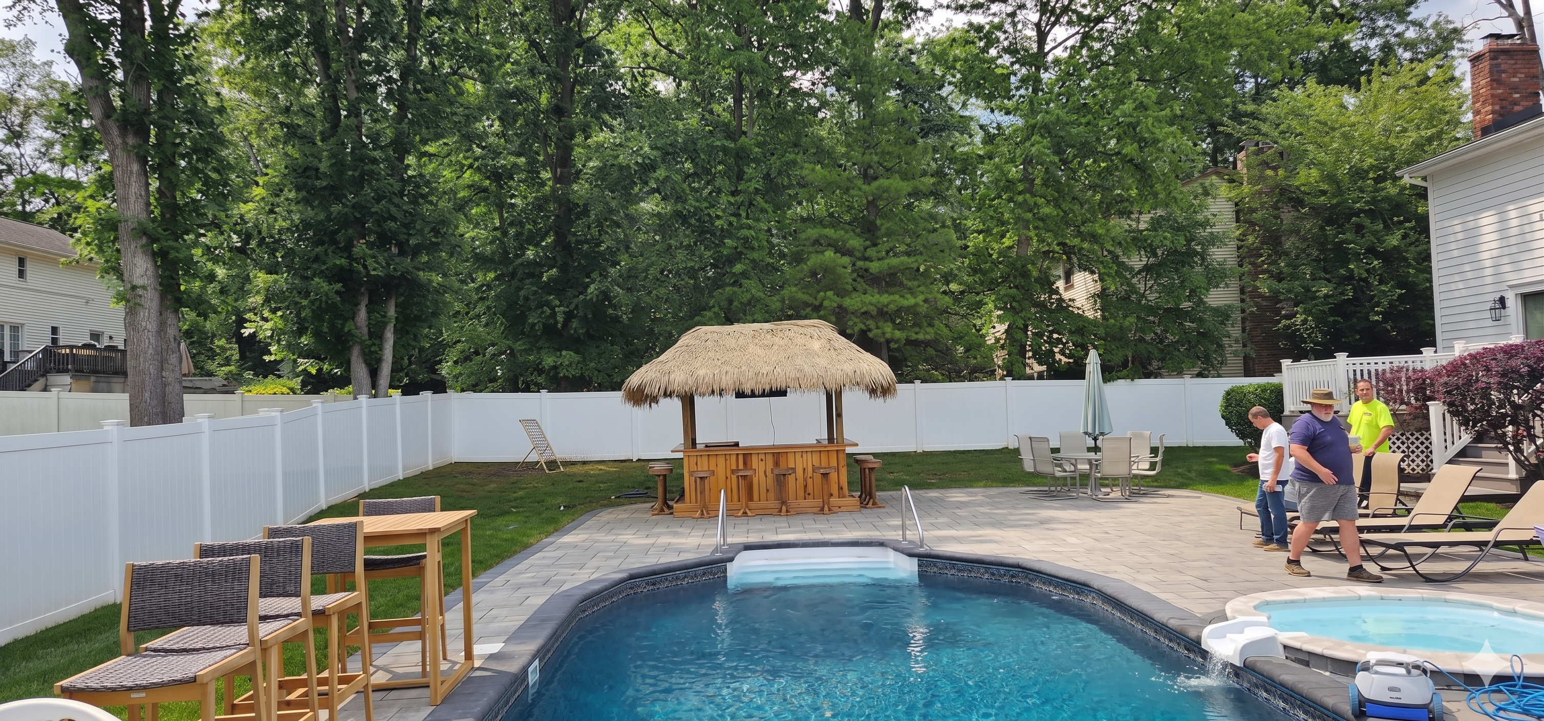 Custom Made Tiki Huts and Bars - The Castaway Tiki Bar