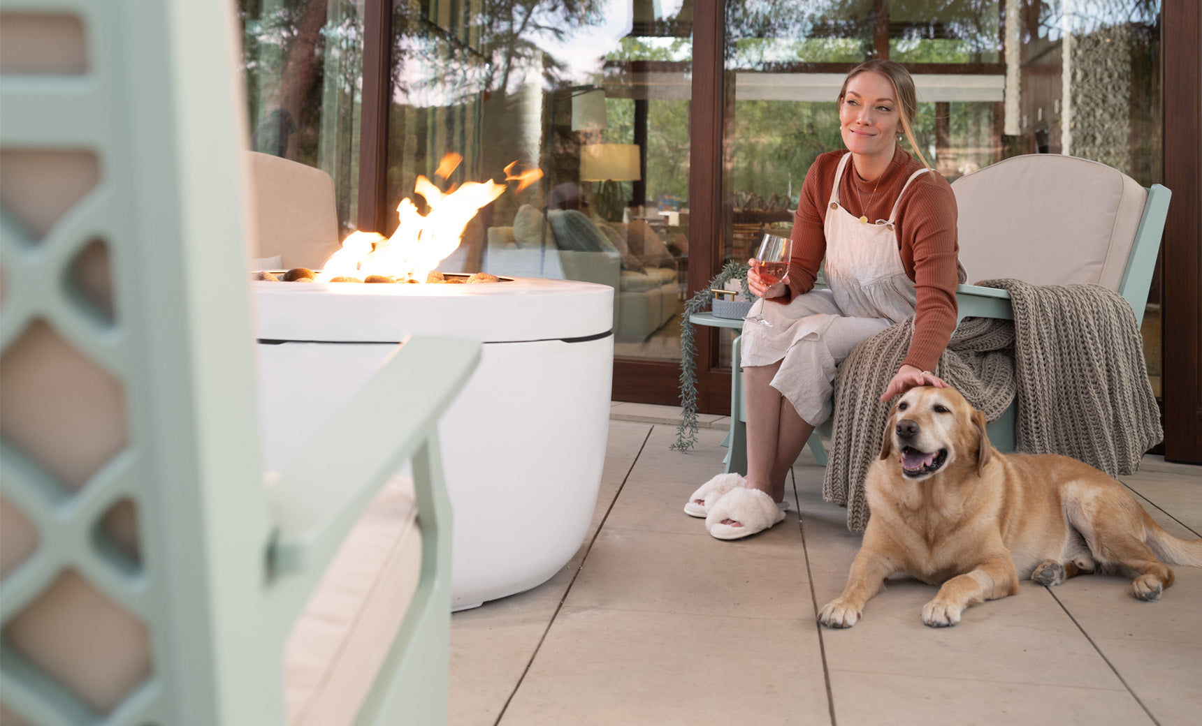 Ledge Lounger Halo Fire Pit